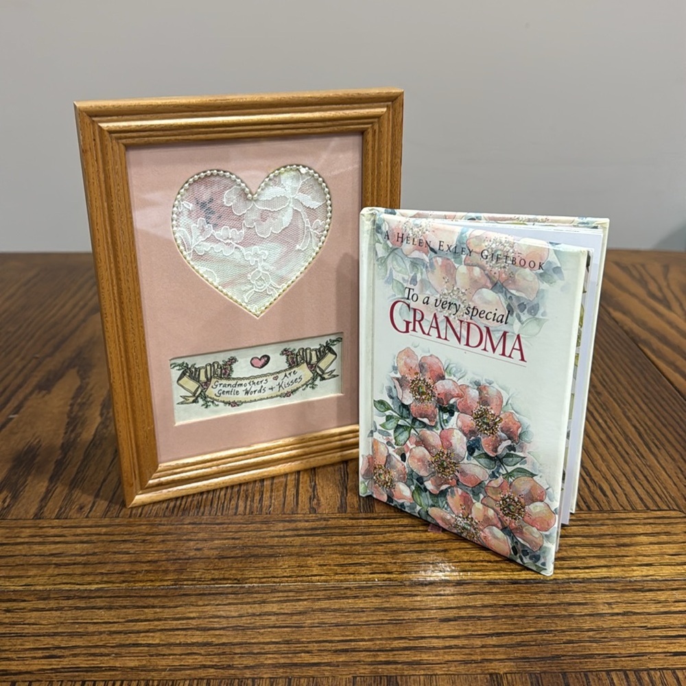 GRAMA Framed lace heart picture about grandmothers & special grandma book